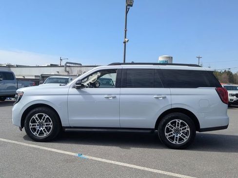 Certified 2025 Ford Expedition Active image 6