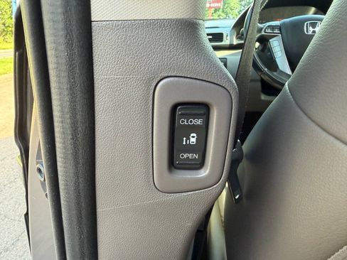 Used 2014 Honda Odyssey Touring Elite image 36