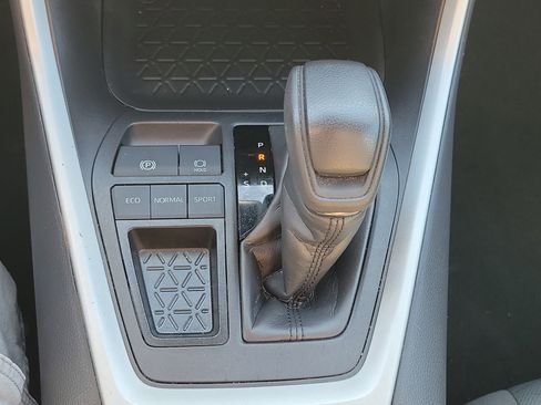 Used 2024 Toyota RAV4 XLE image 25