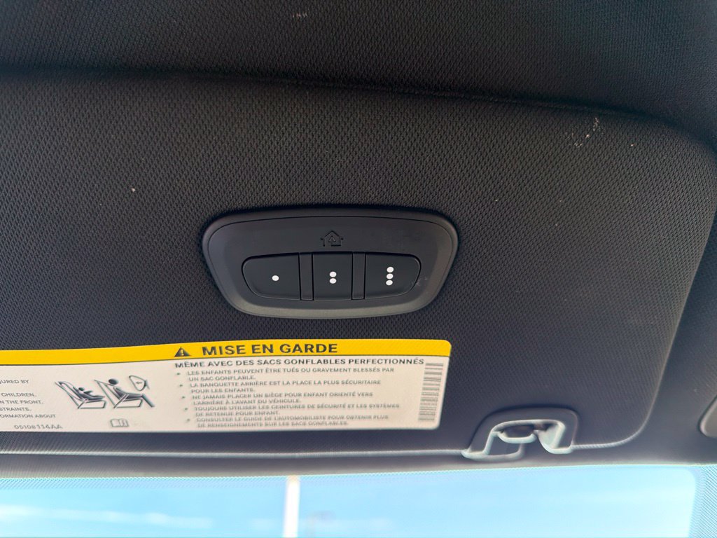 Used 2025 Chrysler Pacifica Select FWD image 34