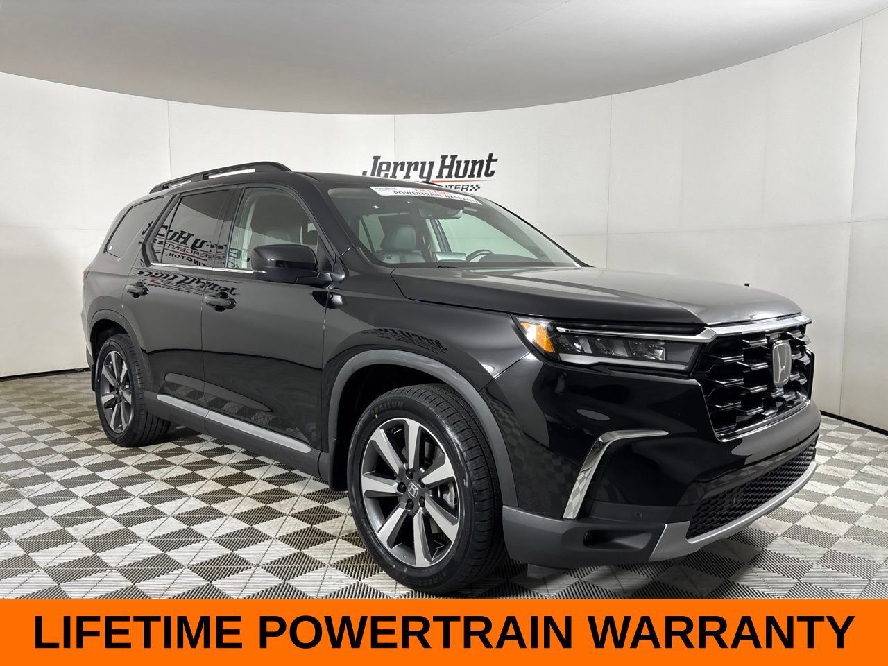 Used 2024 Honda Pilot Touring image 4