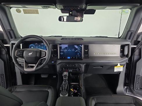 New 2025 Ford Bronco Badlands image 10