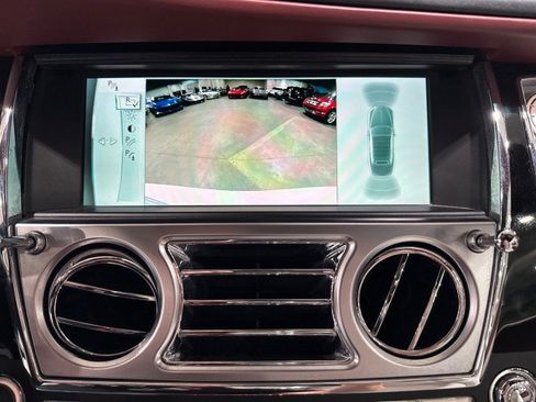 Used 2017 Rolls-Royce Dawn image 27