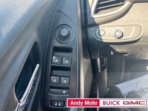 Used 2018 Chevrolet Trax LT w/ LT Convenience Package FWD image 19