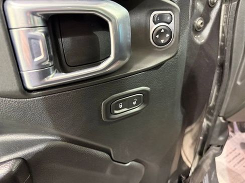 Used 2021 Jeep Wrangler Unlimited Sport AWD/4WD image 11