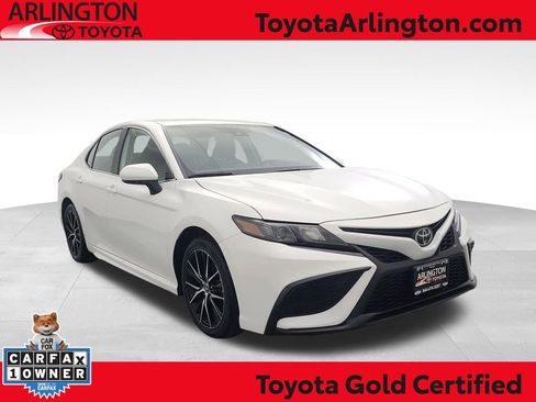 Used 2024 Toyota Camry SE image 1