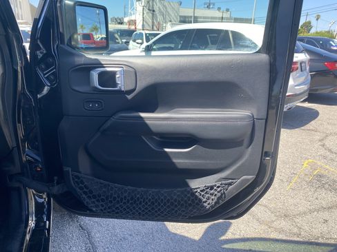 Used 2019 Jeep Wrangler Unlimited Sahara AWD/4WD image 22