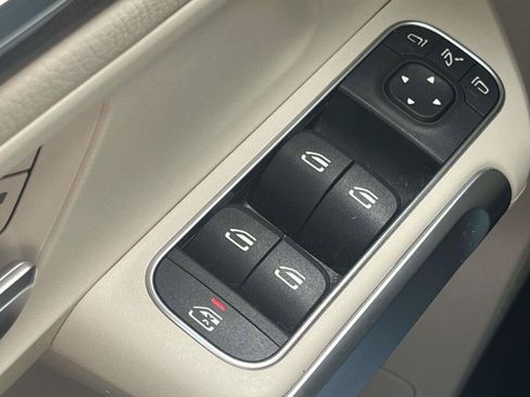 Certified 2023 Mercedes-Benz GLB 250 4MATIC image 31