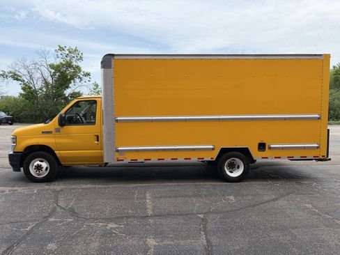 Used 2022 Ford E-350 and Econoline 350 Super Duty RWD image 4