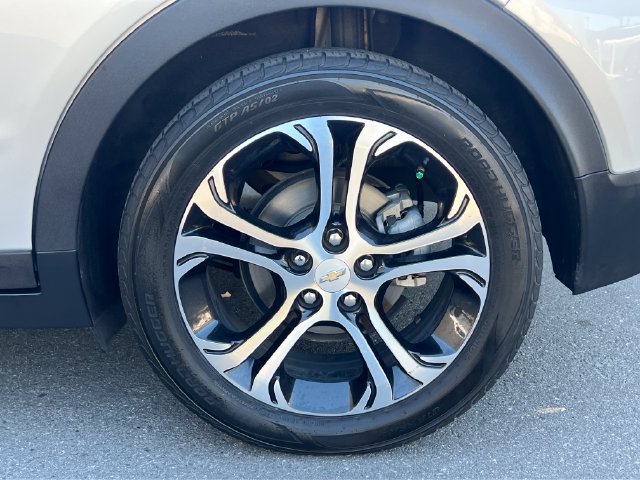 Used 2020 Chevrolet Bolt Premier w/ Infotainment Package FWD image 10