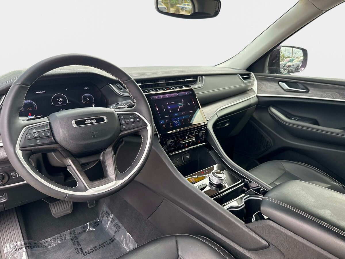 Used 2023 Jeep Grand Cherokee Limited AWD/4WD image 15