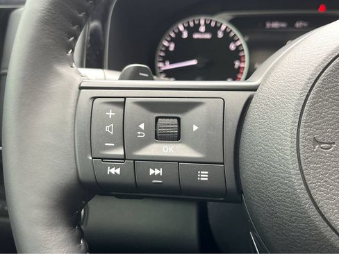 Certified 2025 Nissan Pathfinder SV w/ SV Premium Package FWD image 28