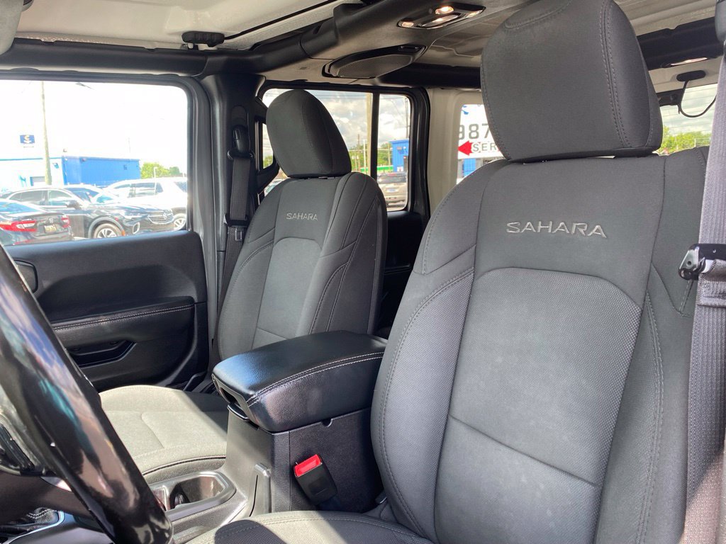 Used 2020 Jeep Wrangler Unlimited Sahara w/ Dual Top Group AWD/4WD image 12