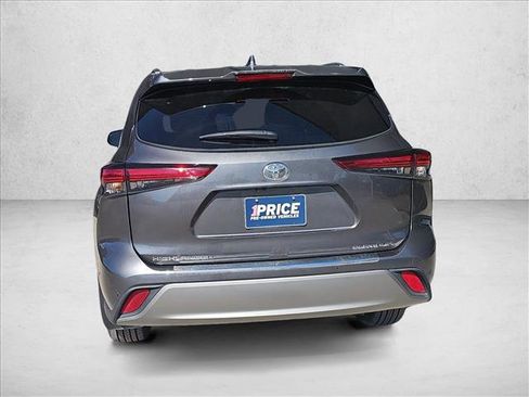 Used 2023 Toyota Highlander Platinum image 4