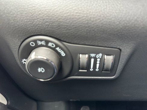 Used 2026 Jeep Compass Limited w/ Sun, Sound & Navigation Group image 18