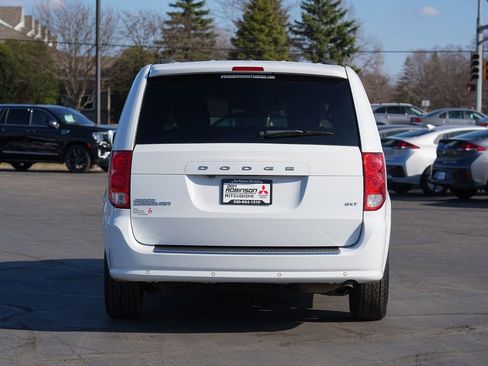 Used 2020 Dodge Grand Caravan SXT w/ Rear Park Assist Package FWD image 4