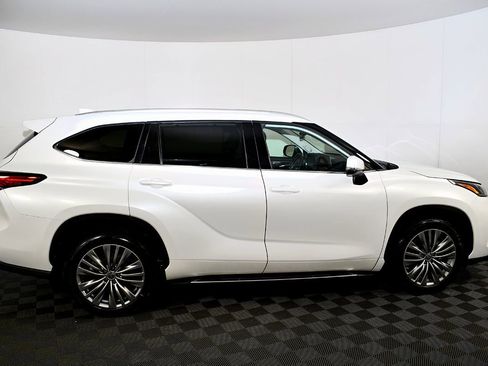 Used 2022 Toyota Highlander Platinum image 6