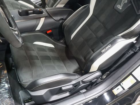 Used 2022 Ford Mustang Shelby GT500 w/ Carbon Fiber Track Pack image 35