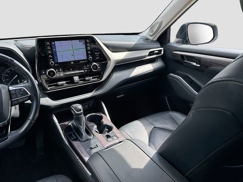 Used 2021 Toyota Highlander Limited FWD image 25