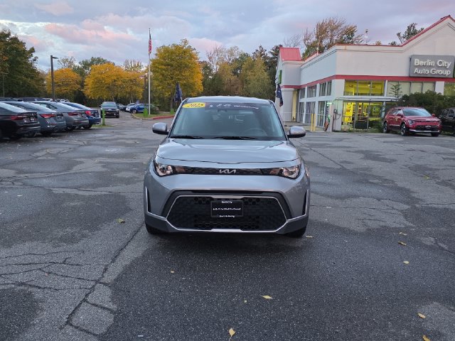 Certified 2025 Kia Soul LX w/ LX Technology Package FWD image 3
