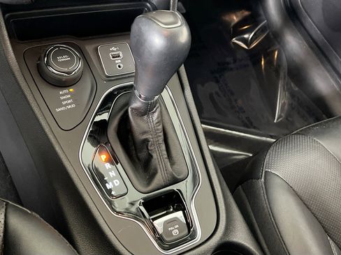 Used 2022 Jeep Cherokee Limited image 16