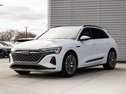 Certified 2024 Audi Q8 e-tron Premium Plus w/ Premium Plus Package image 7