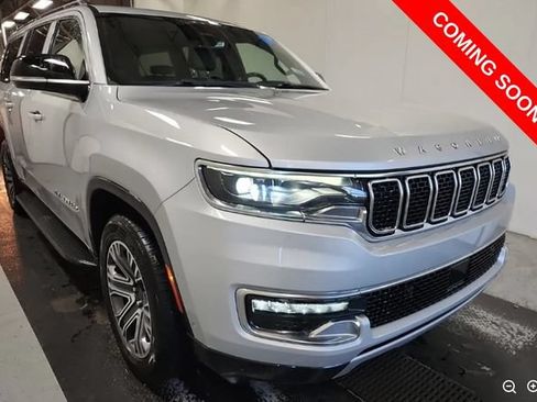 Used 2024 Jeep Wagoneer L Series II w/ Flexible Seating Group AWD/4WD image 4