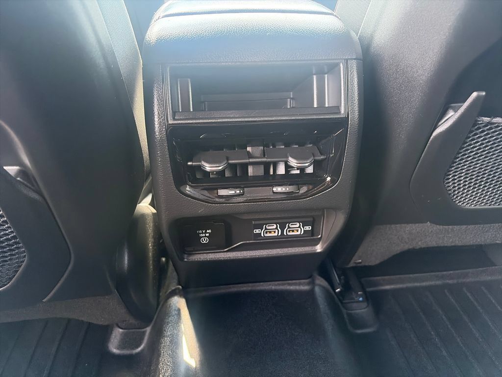 Used 2024 Jeep Grand Cherokee Altitude AWD/4WD image 40