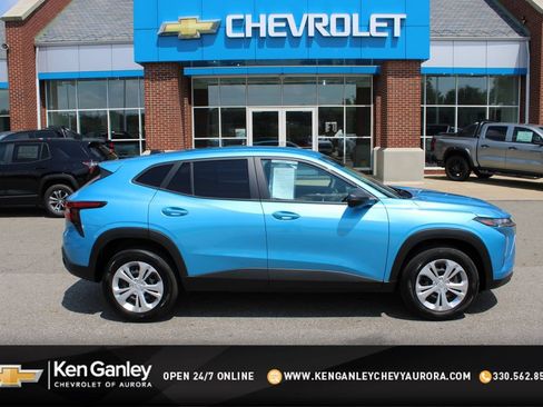 Certified 2025 Chevrolet Trax LS FWD image 1