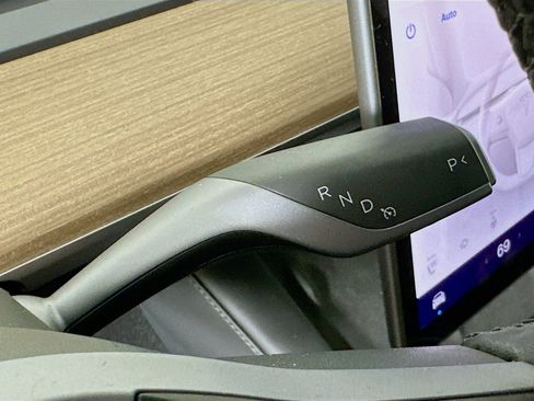 Used 2023 Tesla Model Y Long Range image 23