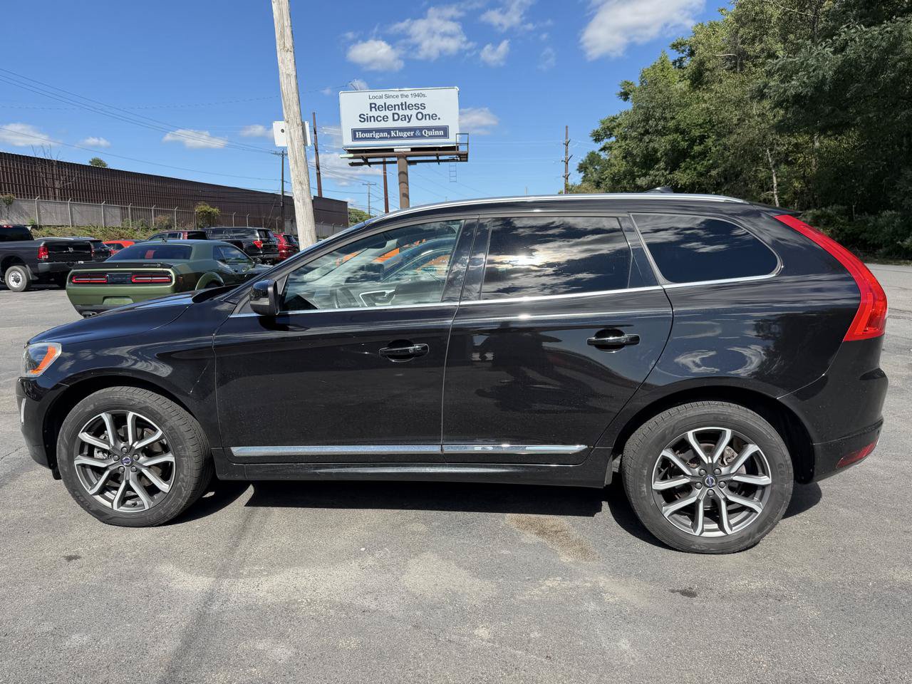 Used 2017 Volvo XC60 T6 Dynamic w/ Preferred Option Package AWD/4WD image 7