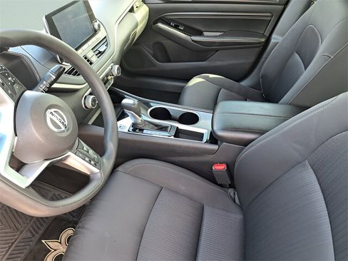 Used 2021 Nissan Altima 2.5 SV image 17