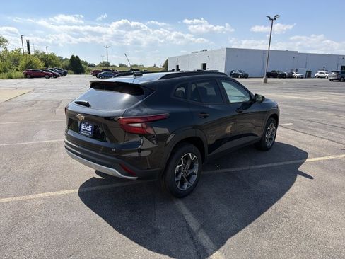 New 2026 Chevrolet Trax LT w/ LT Convenience Package FWD image 5