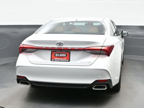 Used 2019 Toyota Avalon Limited image 5