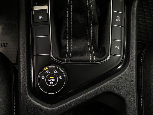 Certified 2025 Volkswagen Taos SE image 23