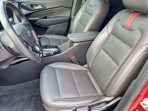 Used 2025 Chevrolet Trax RS w/ Sunroof Package image 23