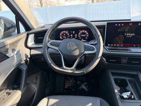 Used 2026 Volkswagen Tiguan SE AWD/4WD image 14