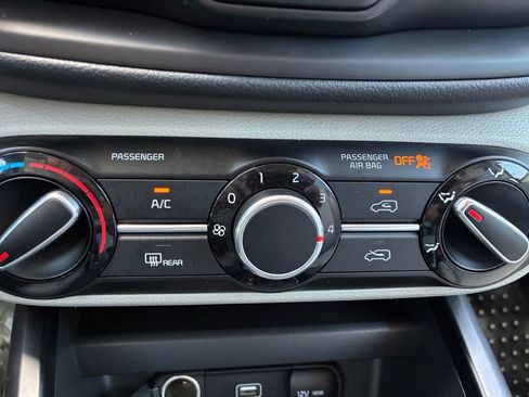 Used 2022 Kia Soul LX FWD image 4