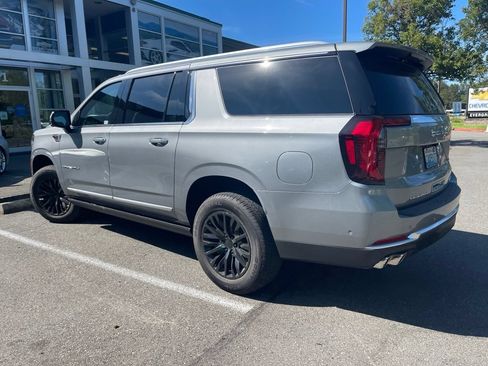Used 2026 GMC Yukon XL Denali w/ Sun & Power Step Package AWD/4WD image 3