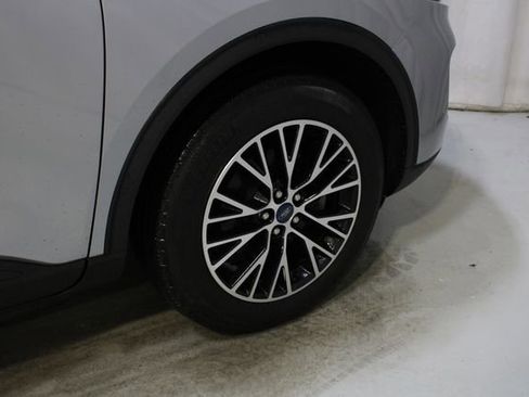 Used 2022 Ford Escape Titanium image 27