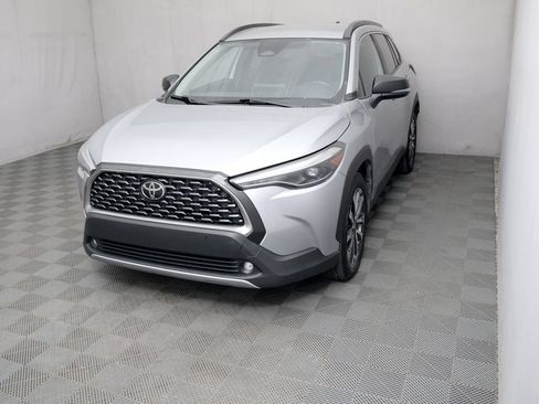 Certified 2025 Toyota Corolla Cross XLE FWD image 1
