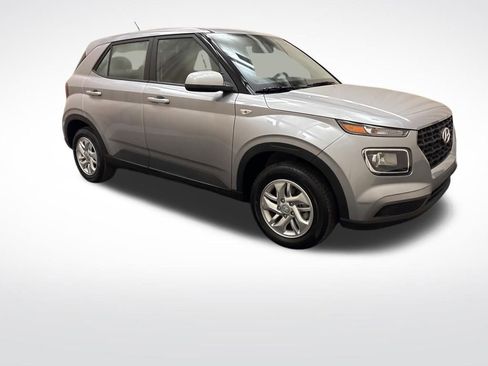 Certified 2026 Hyundai Venue SE image 3