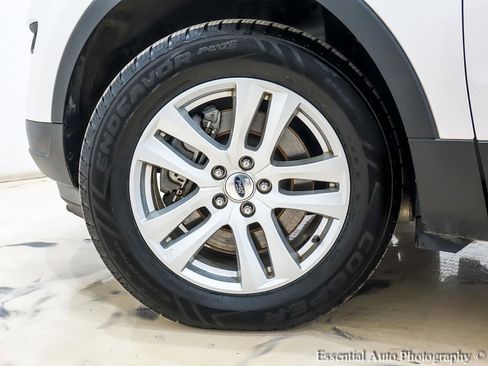 Used 2018 Ford Explorer XLT w/ Equipment Group 202A image 12