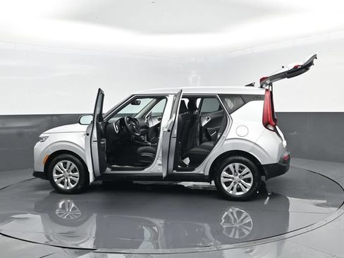 Used 2021 Kia Soul LX FWD image 28