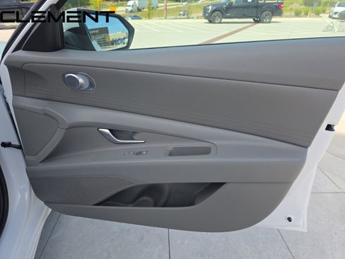 Certified 2025 Hyundai Elantra SE FWD image 37
