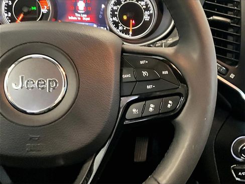 Used 2023 Jeep Cherokee Altitude Lux image 24