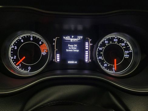 Used 2019 Jeep Cherokee Latitude Plus FWD image 23