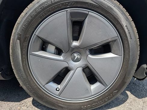 Used 2023 Tesla Model Y Long Range AWD/4WD image 9