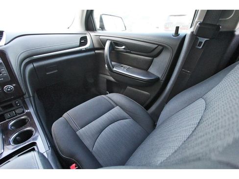 Used 2017 Chevrolet Traverse LT w/ Style and Technology Package FWD image 12