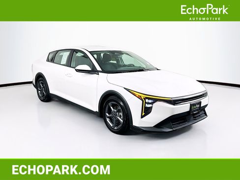 Used 2025 Kia K4 LXS image 1
